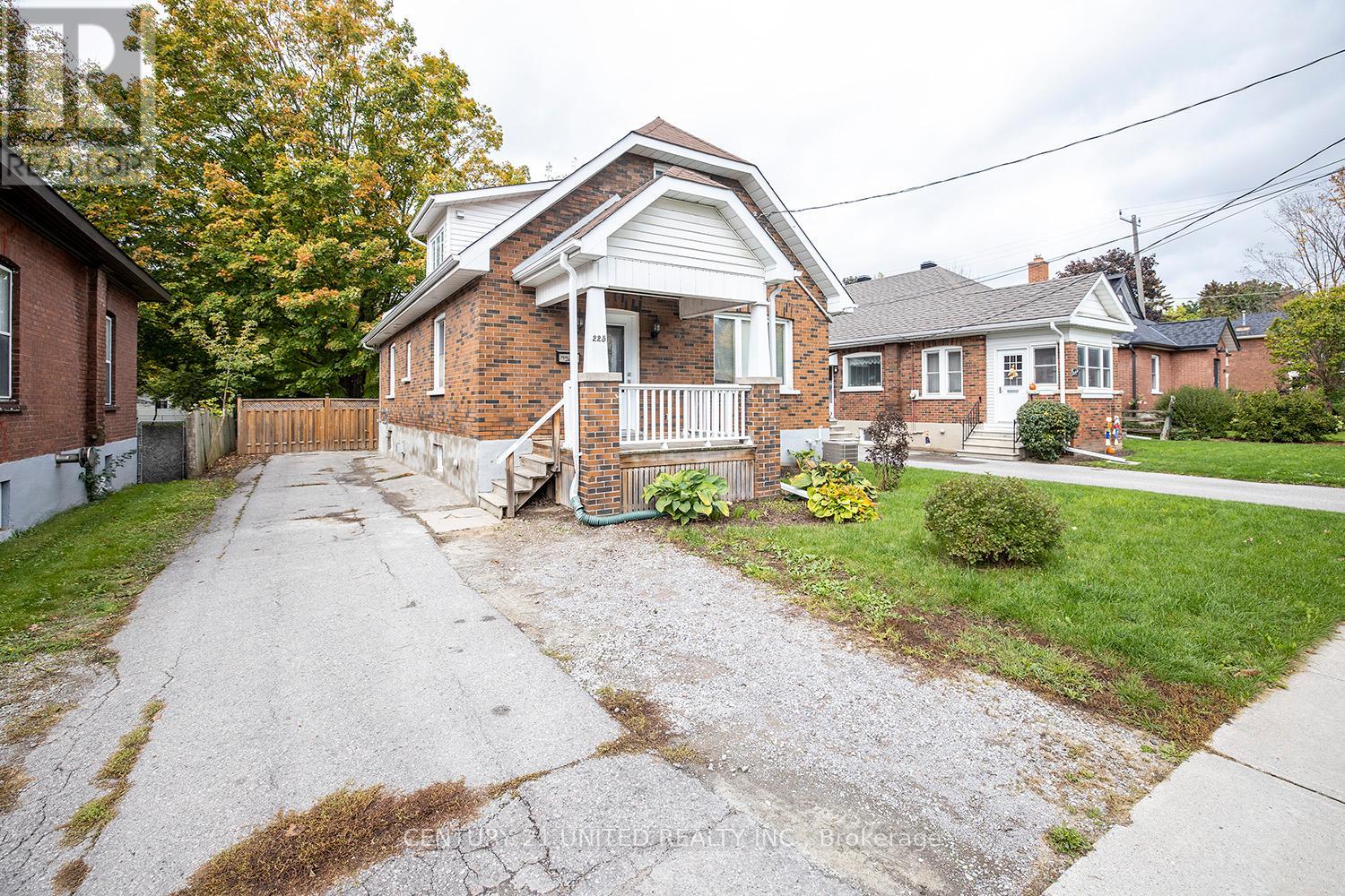 225 Mark Street, Peterborough East (Central), Ontario  K9H 1V1 - Photo 2 - X12280178