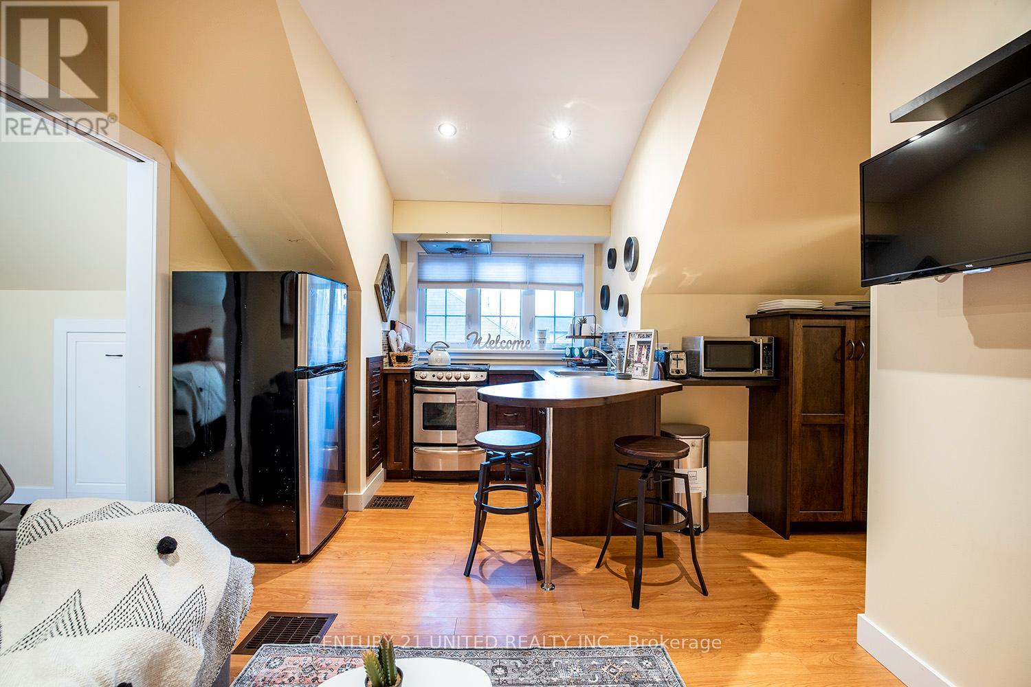 225 Mark Street, Peterborough East (Central), Ontario  K9H 1V1 - Photo 3 - X12280178