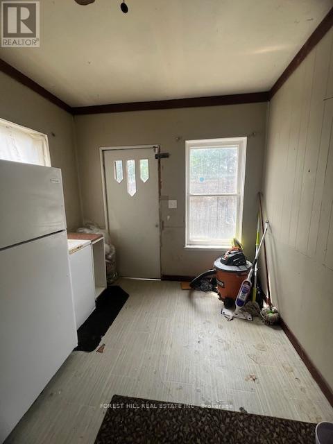 52 Olive Avenue, Peterborough Central (South), Ontario  K9J 3K8 - Photo 3 - X12280172