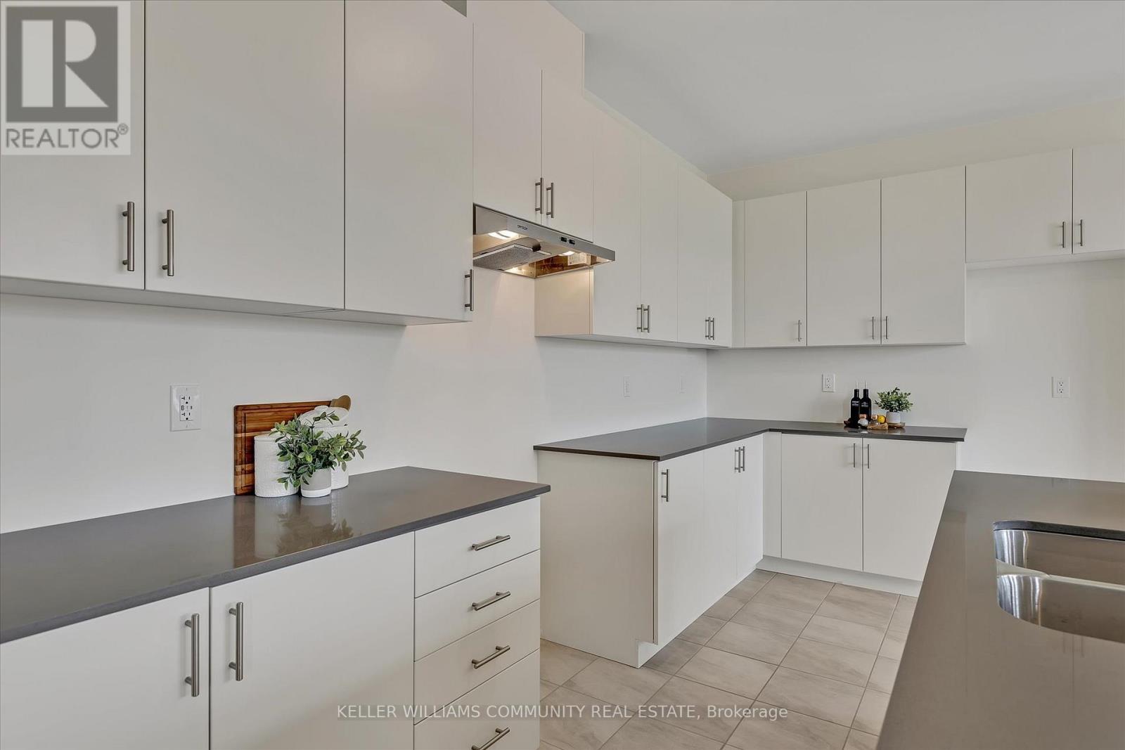 811 Griffin Trail, Peterborough North (North), Ontario  K9K 0G3 - Photo 12 - X12280450