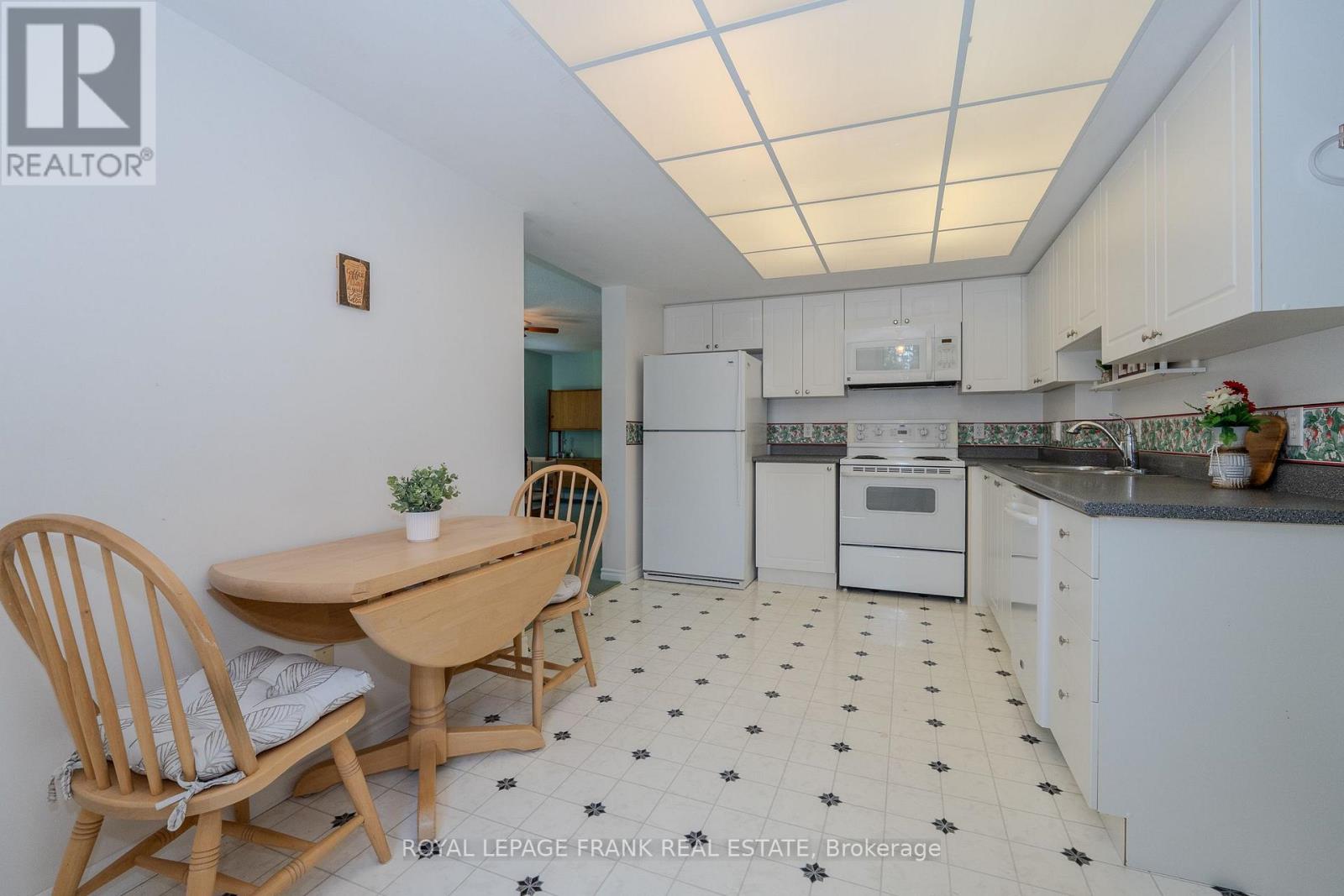 208 - 51 Rivermill Boulevard, Kawartha Lakes (Lindsay), Ontario  K9V 6K6 - Photo 13 - X12282177