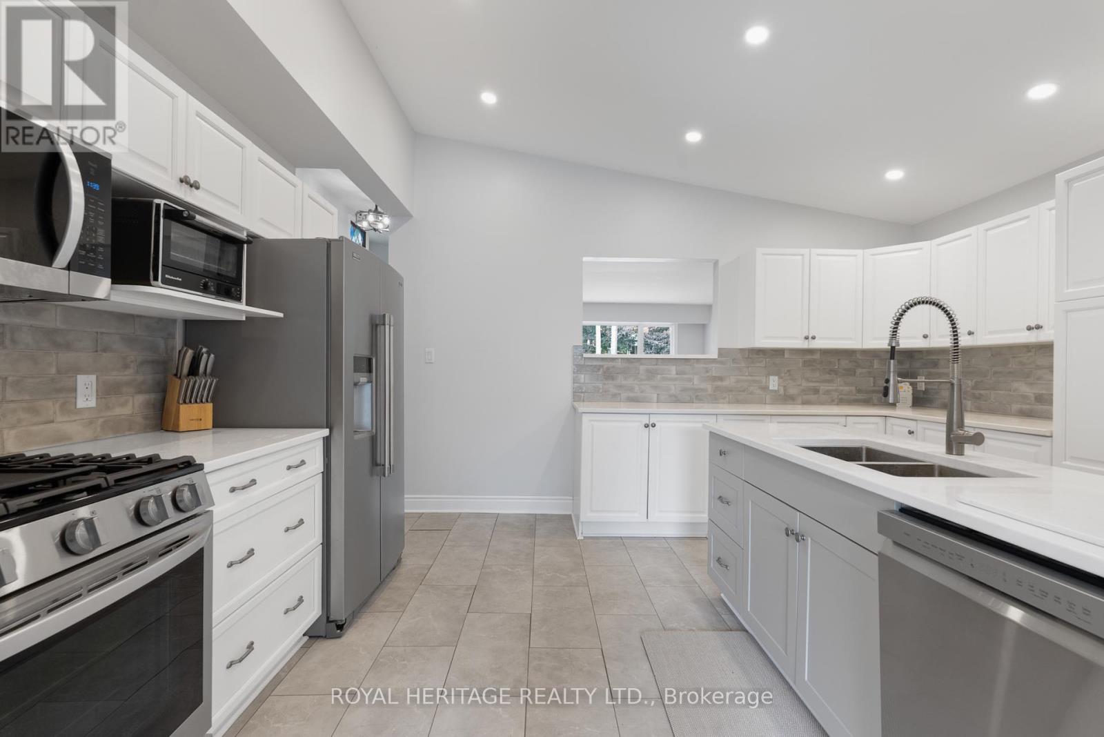 30 Albert Street S, Kawartha Lakes (Lindsay), Ontario  K9V 3G7 - Photo 6 - X12282200