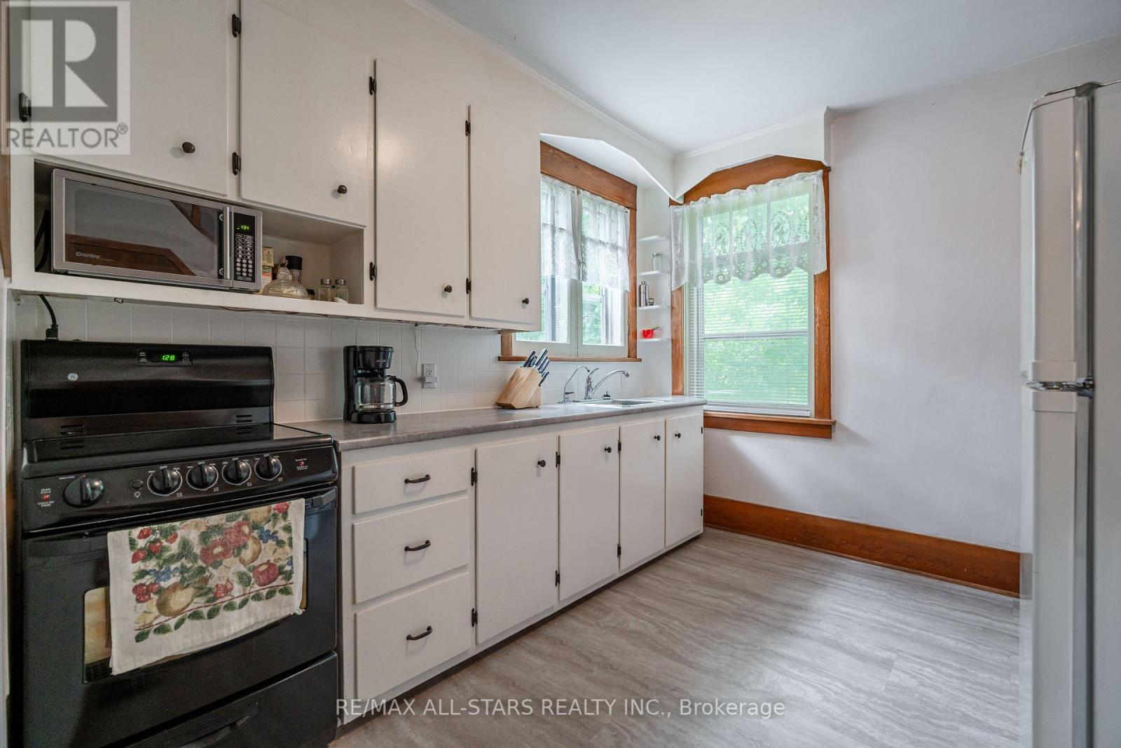 11 Queen Street S, Kawartha Lakes (Omemee), Ontario  K0L 2W0 - Photo 10 - X12282461