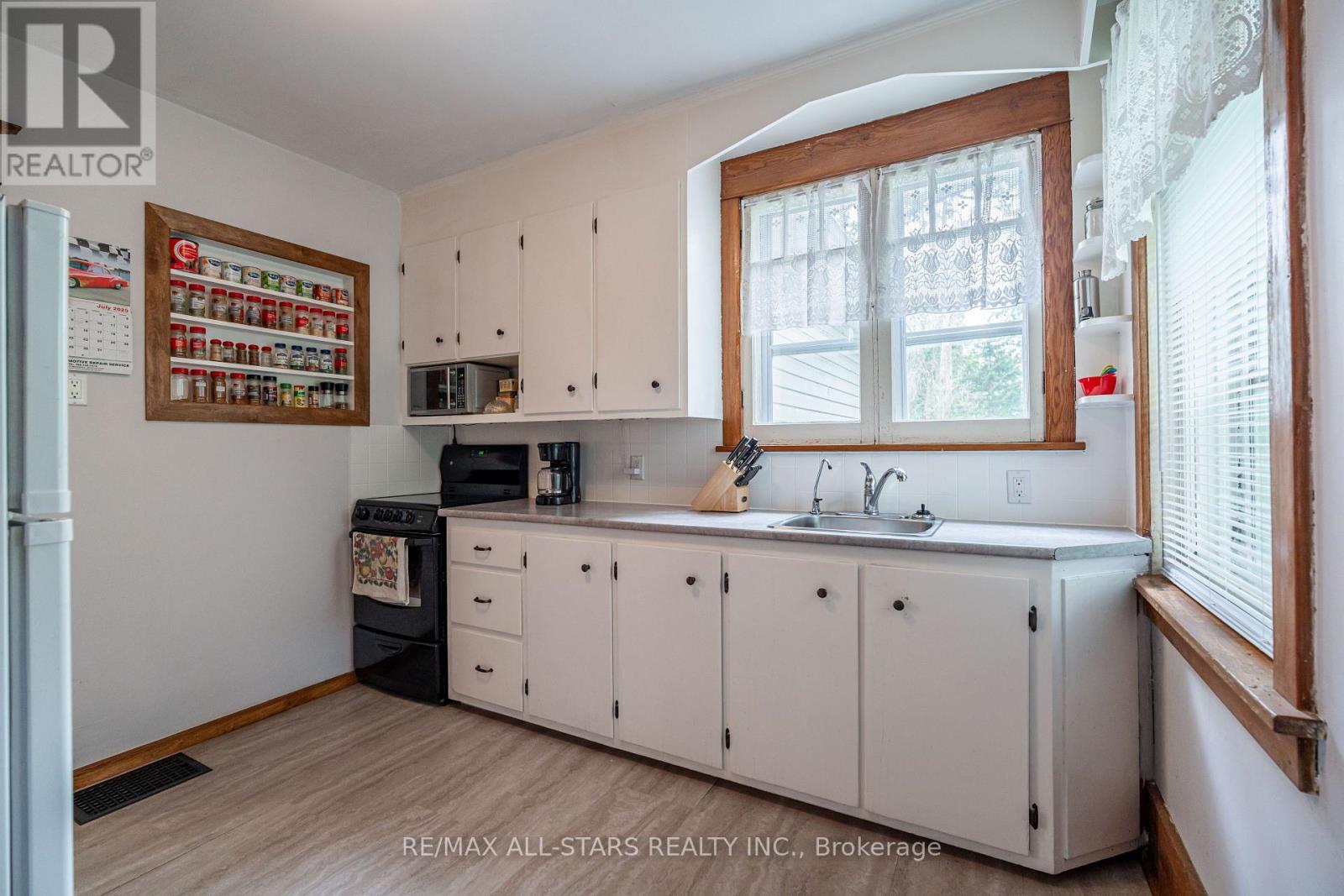 11 Queen Street S, Kawartha Lakes (Omemee), Ontario  K0L 2W0 - Photo 11 - X12282461