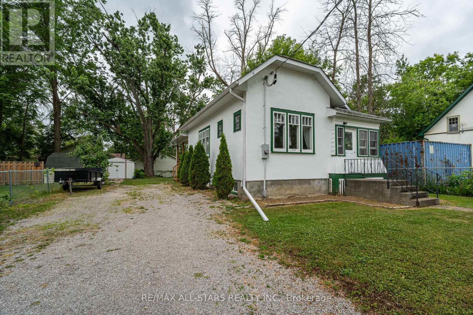 11 Queen Street S, Kawartha Lakes (Omemee), Ontario  K0L 2W0 - Photo 2 - X12282461