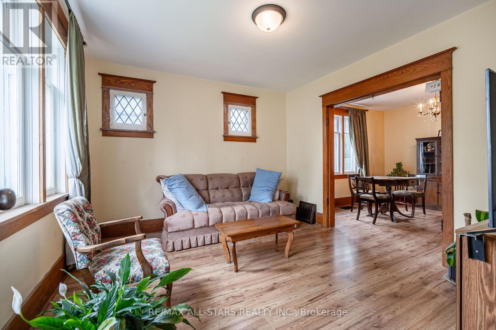 11 Queen Street S, Kawartha Lakes (Omemee), Ontario  K0L 2W0 - Photo 6 - X12282461