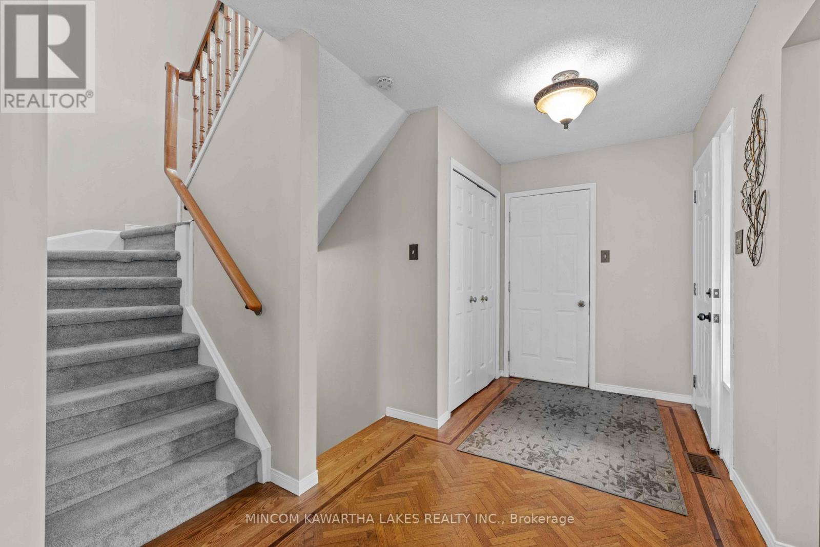 1191 Huntington Circle, Peterborough West (South), Ontario  K9K 2B9 - Photo 3 - X12282641
