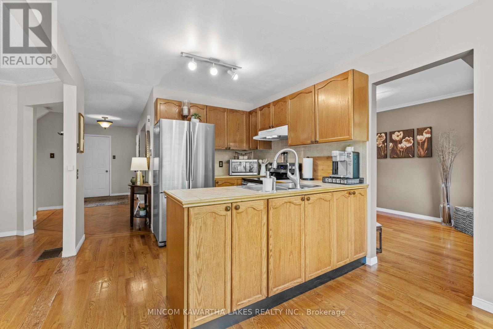 1191 Huntington Circle, Peterborough West (South), Ontario  K9K 2B9 - Photo 8 - X12282641