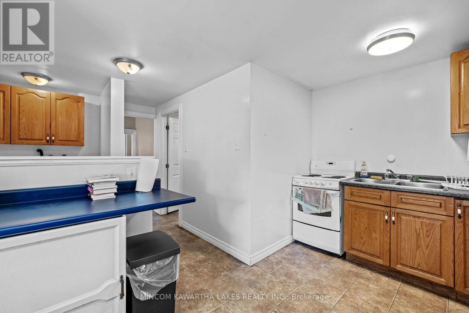 270 Sherbrooke Street, Peterborough Central (North), Ontario  K9J 2N6 - Photo 10 - X12283167