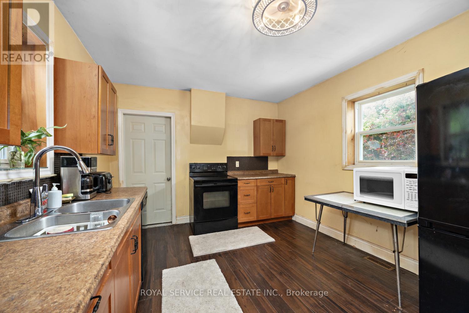 483 Parnell Street, Peterborough Central (South), Ontario  K9J 4J3 - Photo 9 - X12283379