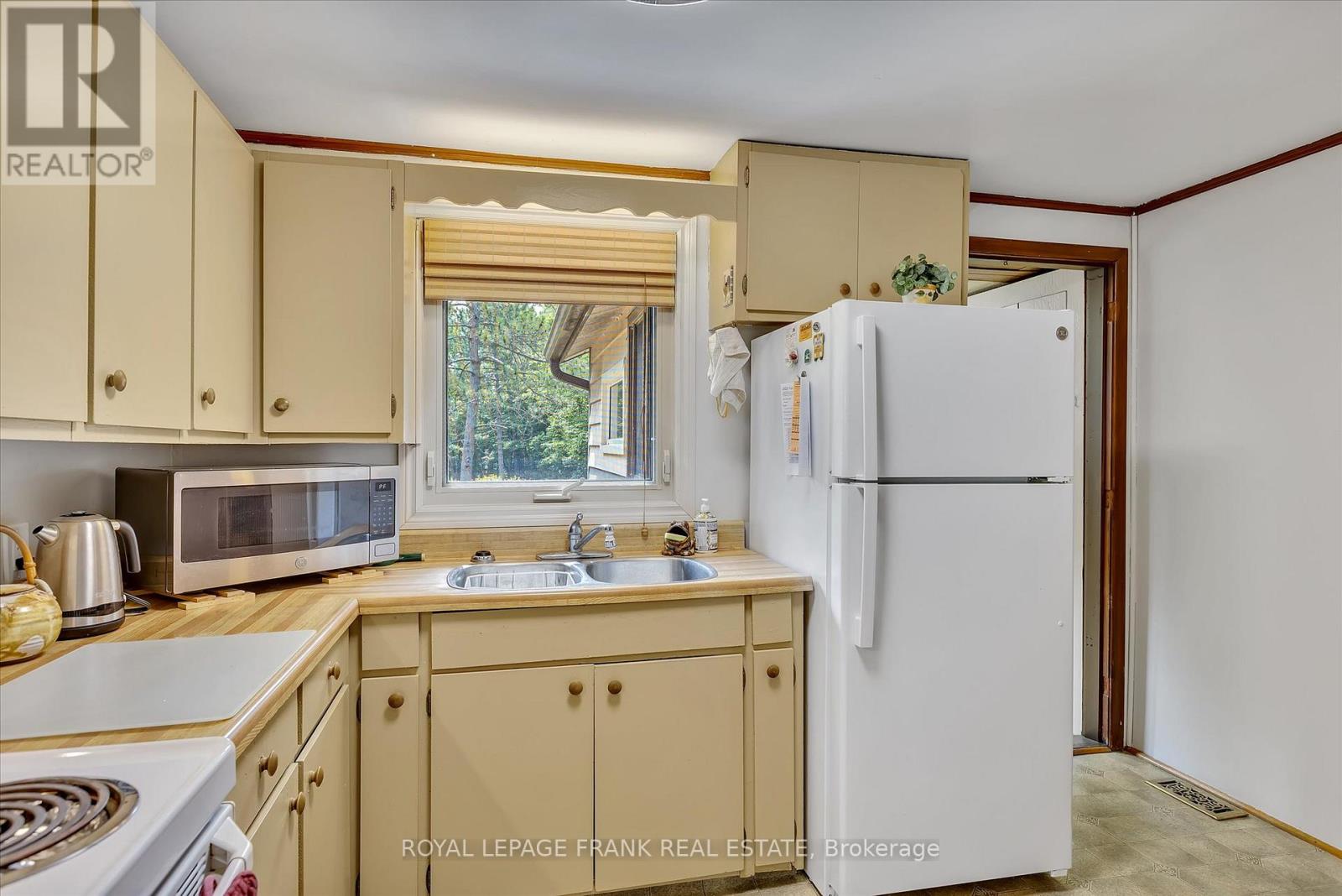 10 Darvell Road, Trent Lakes, Ontario  K0L 1J0 - Photo 13 - X12283436