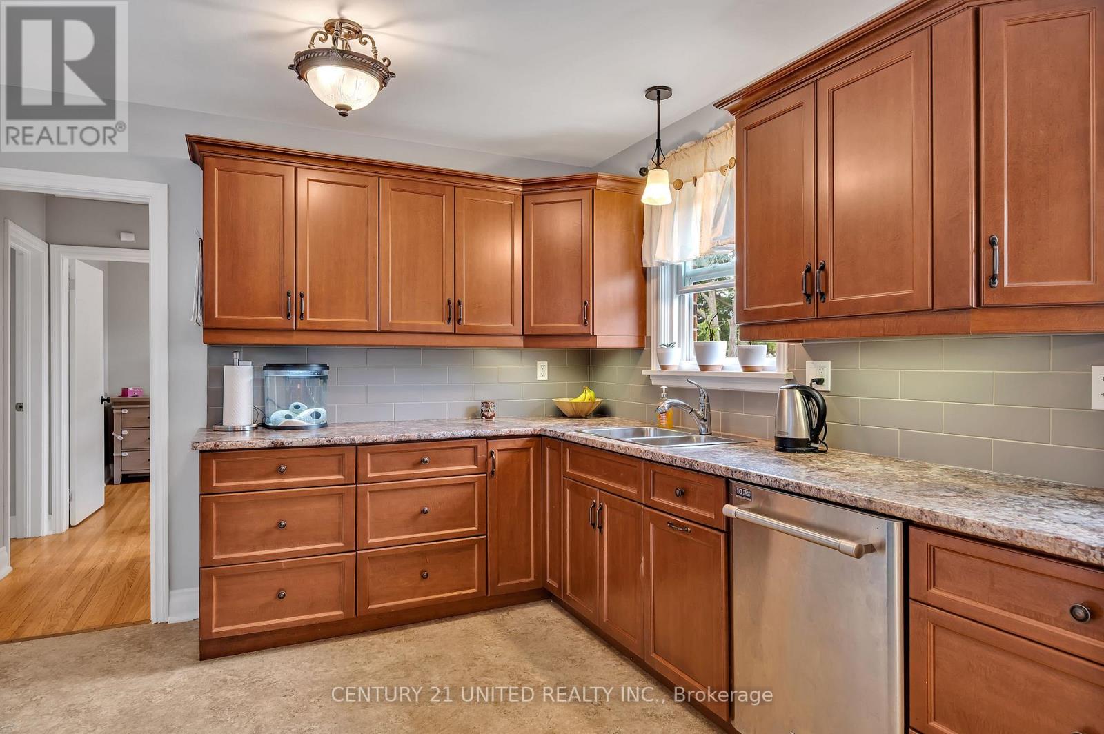 781 Cameron Street, Peterborough South (West), Ontario  K9J 4A1 - Photo 12 - X12283515
