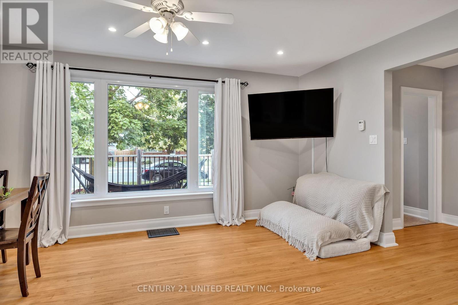781 Cameron Street, Peterborough South (West), Ontario  K9J 4A1 - Photo 6 - X12283515