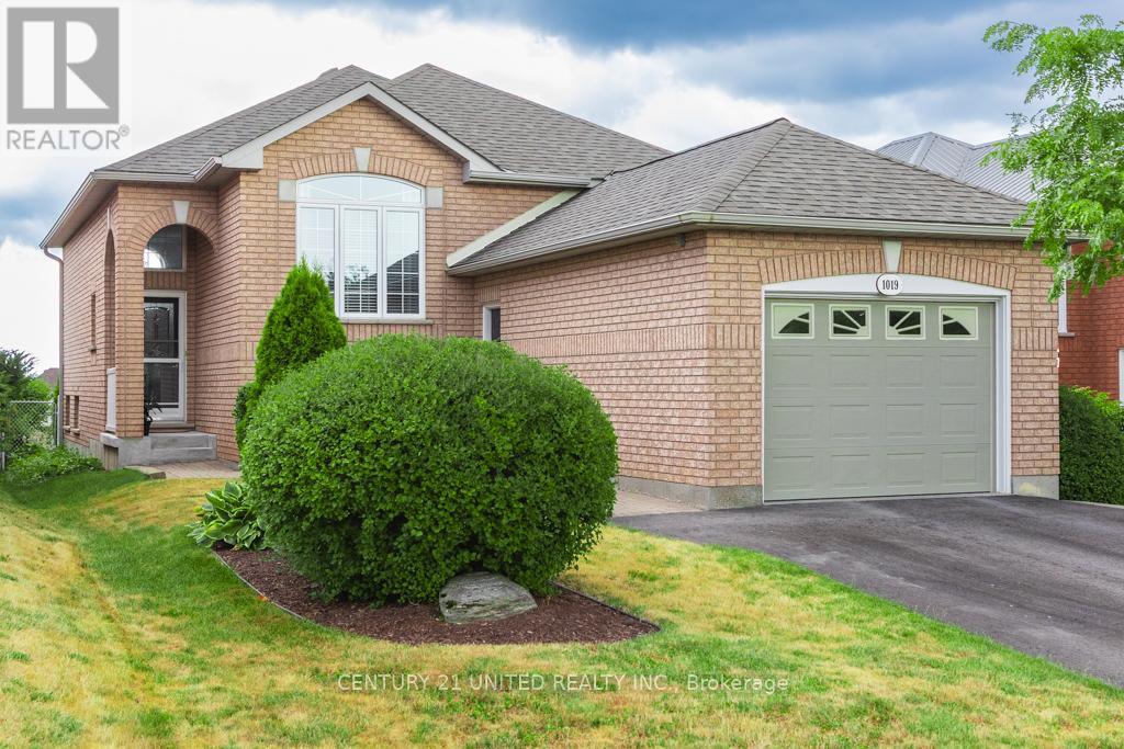 1019 Baker Street, Peterborough North (North), Ontario  K9H 7P7 - Photo 1 - X12283650