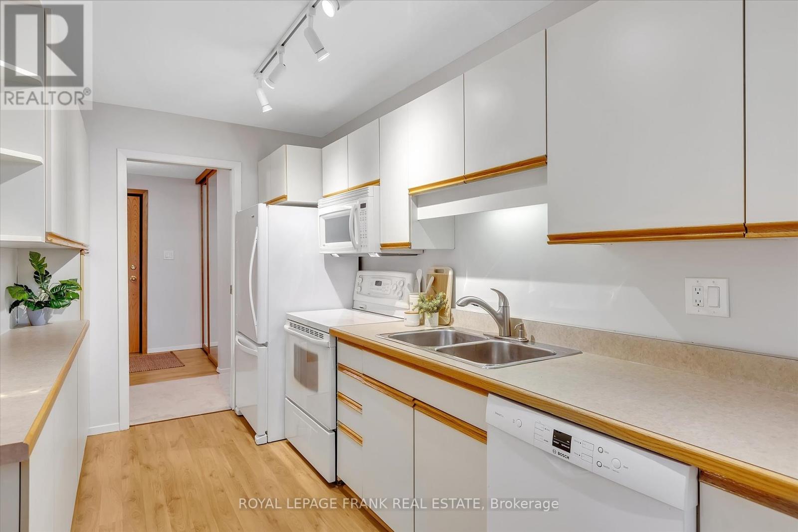8 - 645 Whitaker Street, Peterborough East (North), Ontario  K9H 7L5 - Photo 6 - X12283913