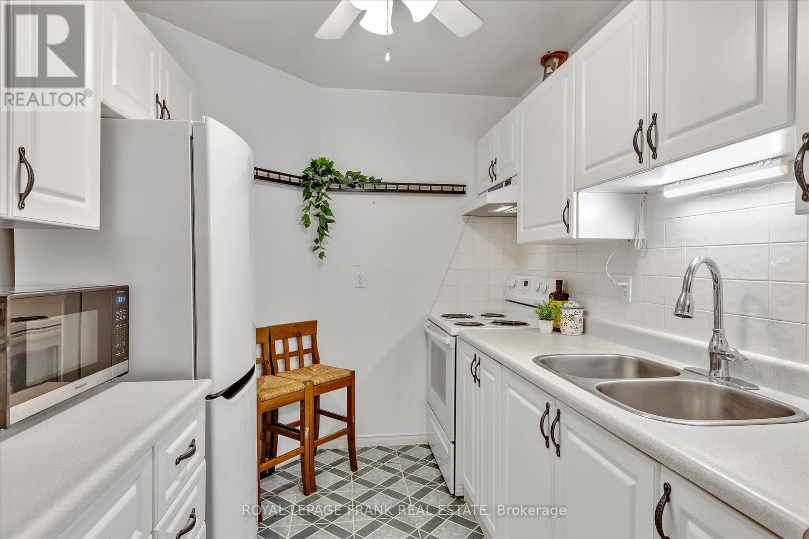 115 - 475 Parkhill Road W, Peterborough Central (North), Ontario  K9H 7M5 - Photo 11 - X12284032