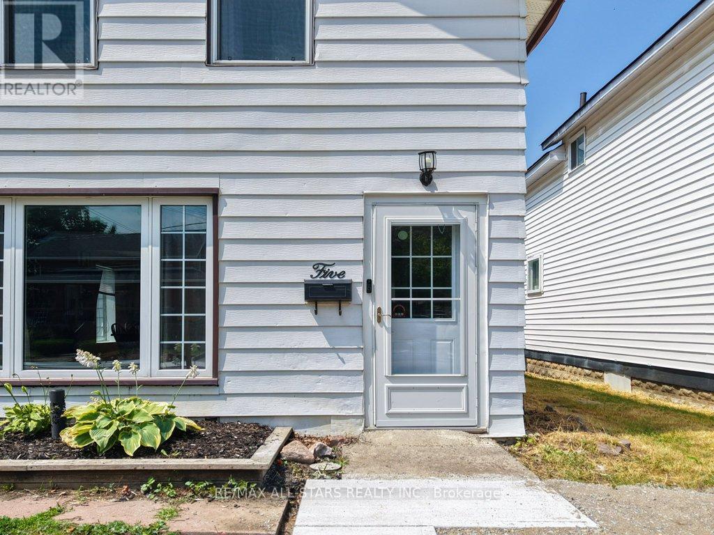 5 St Peter Street, Kawartha Lakes (Lindsay), Ontario  K9V 1P3 - Photo 2 - X12284772