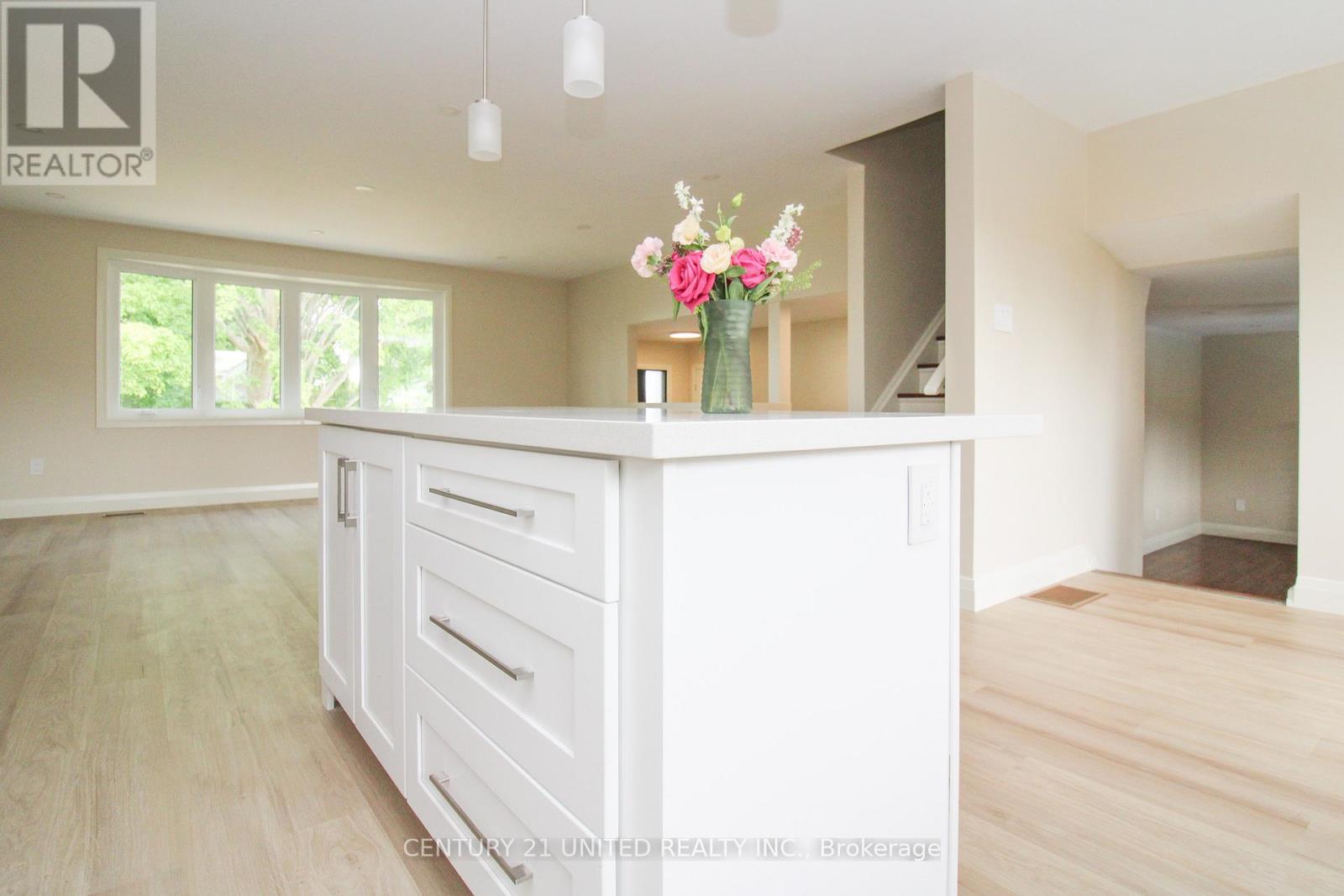 594 Saugeen Crescent, Peterborough South (East), Ontario  K9J 1K1 - Photo 10 - X12285021