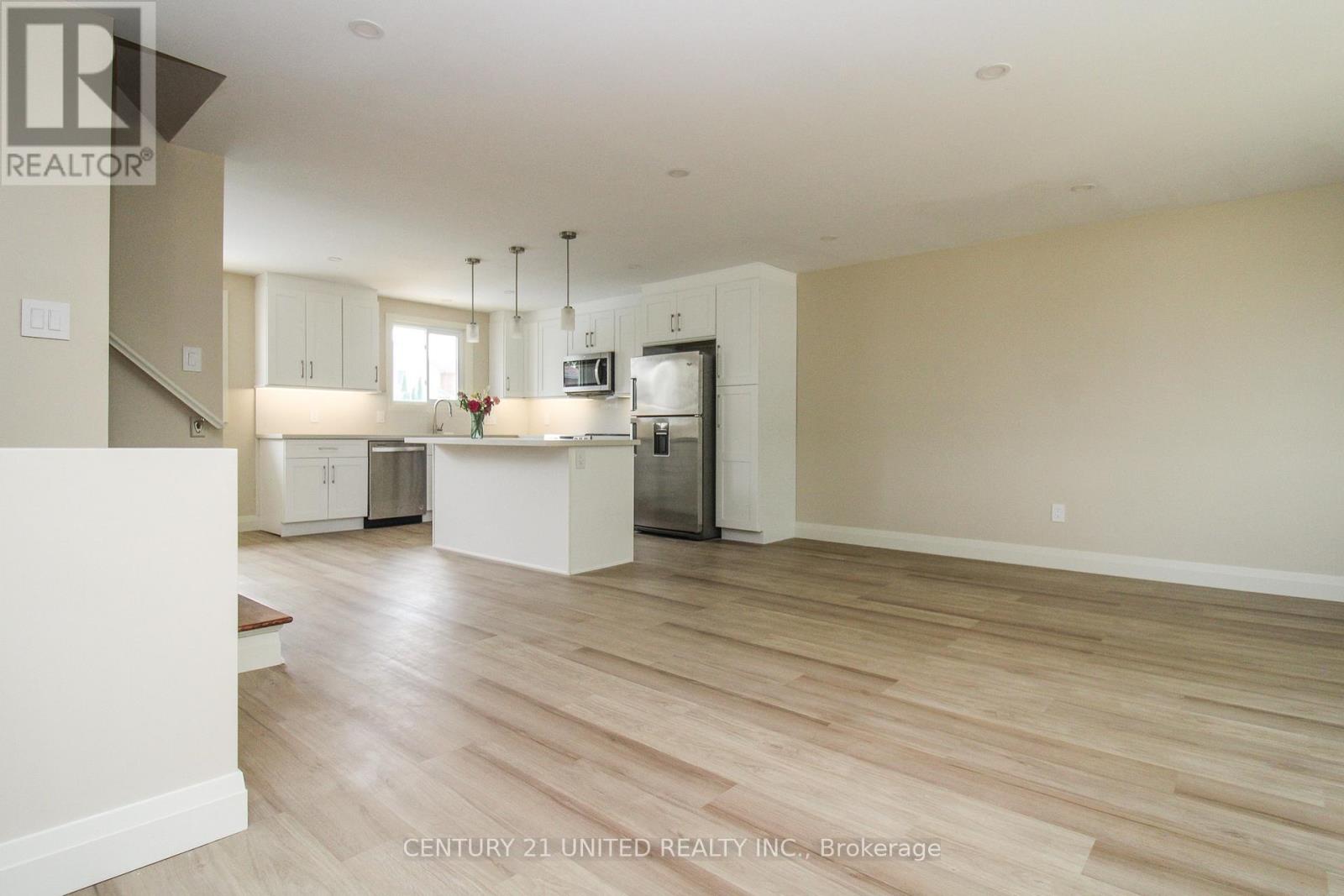 594 Saugeen Crescent, Peterborough South (East), Ontario  K9J 1K1 - Photo 4 - X12285021