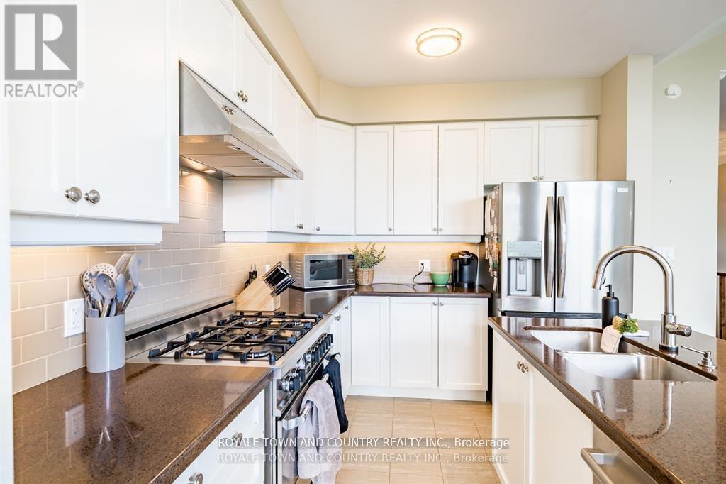 17 Logan Lane, Kawartha Lakes (Lindsay), Ontario  K9V 0L3 - Photo 10 - X12285231