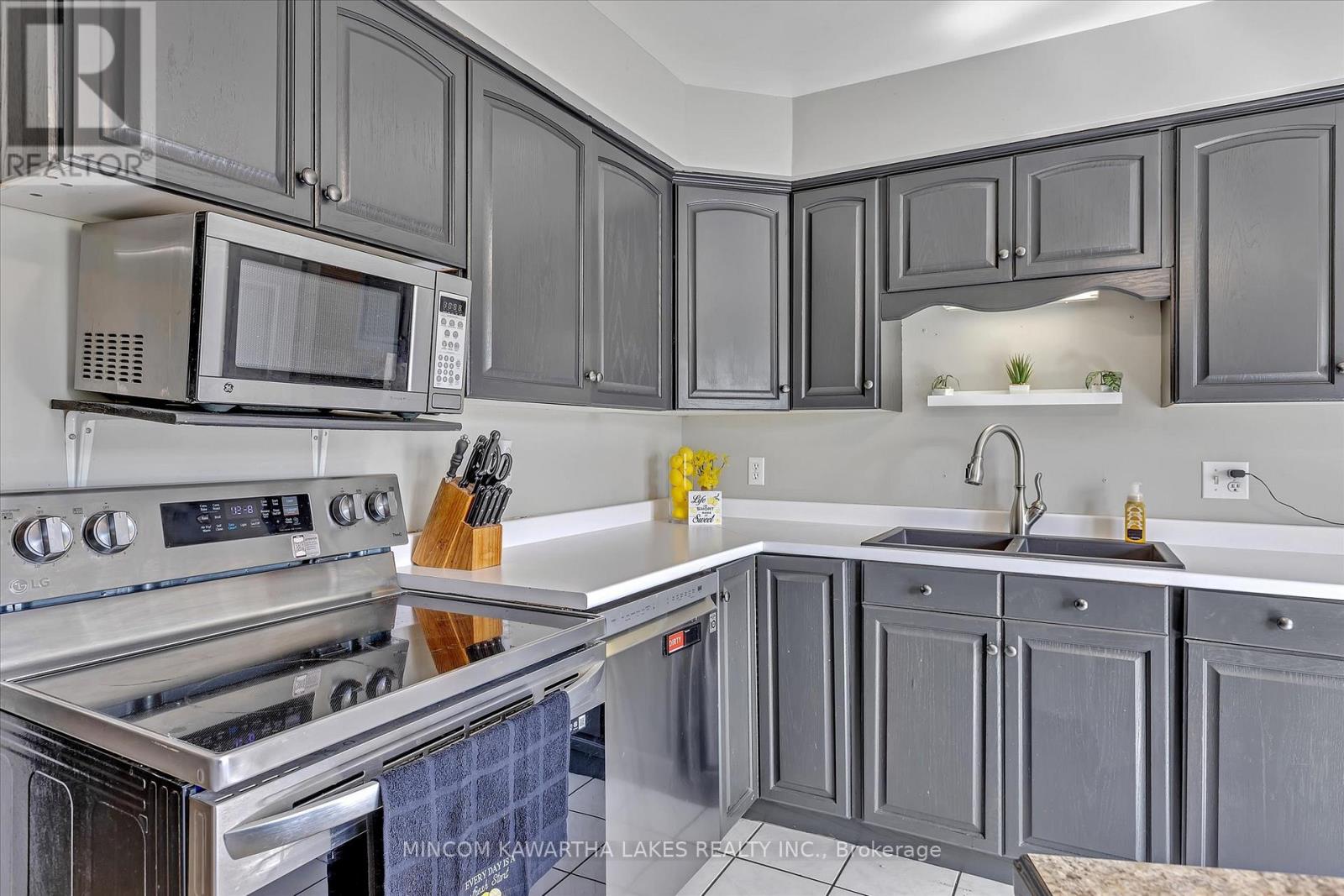 1405 Hiawatha Line, Otonabee-South Monaghan, Ontario  K9J 6X8 - Photo 10 - X12285387