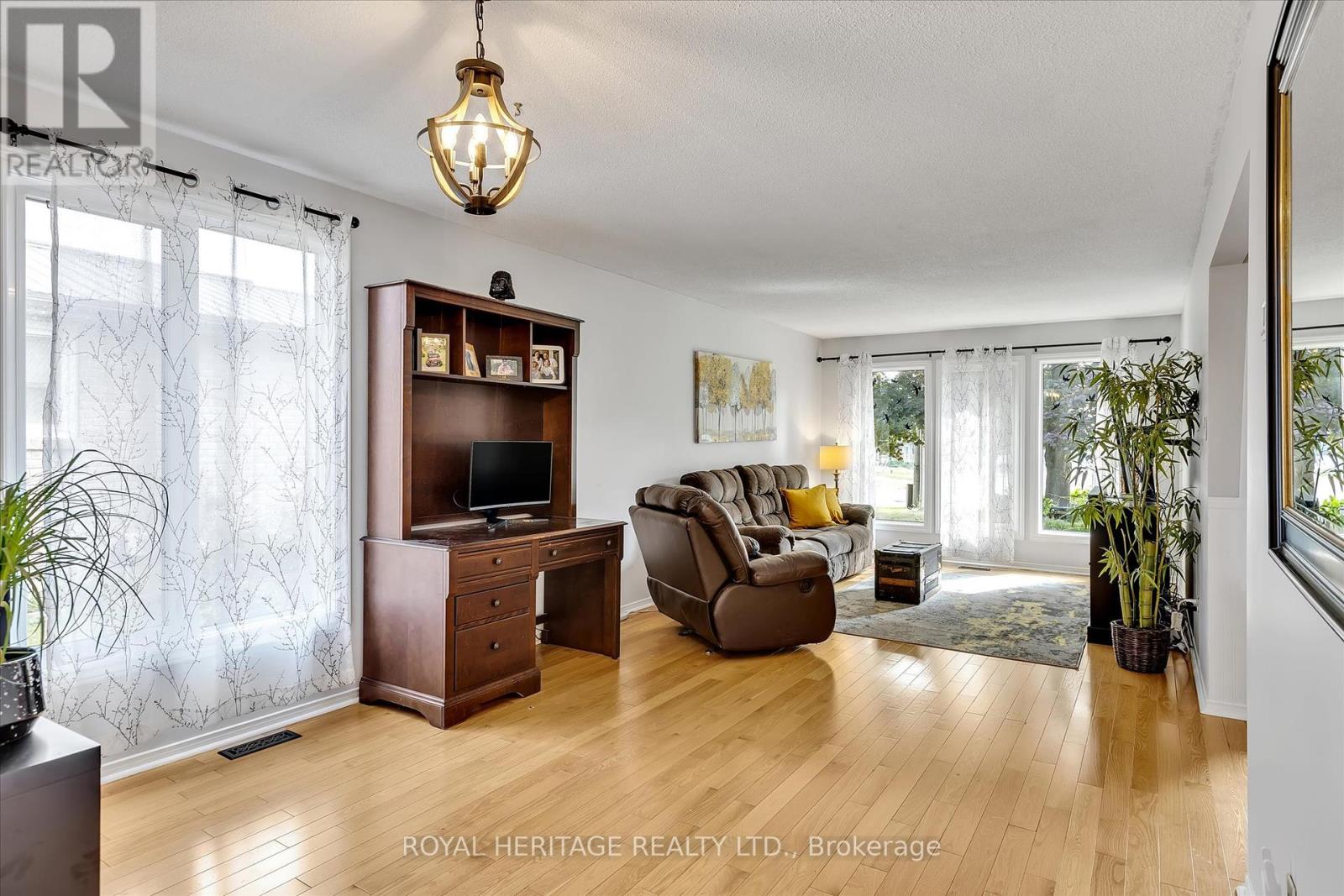 150 Sanderling Crescent, Kawartha Lakes (Lindsay), Ontario  K9V 5L4 - Photo 12 - X12286136