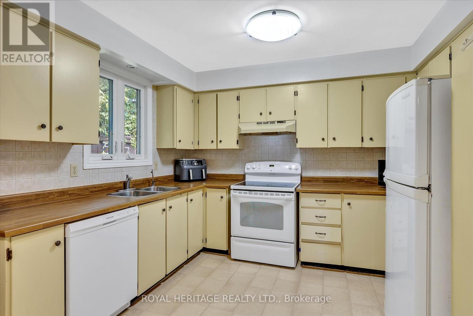 150 Sanderling Crescent, Kawartha Lakes (Lindsay), Ontario  K9V 5L4 - Photo 18 - X12286136