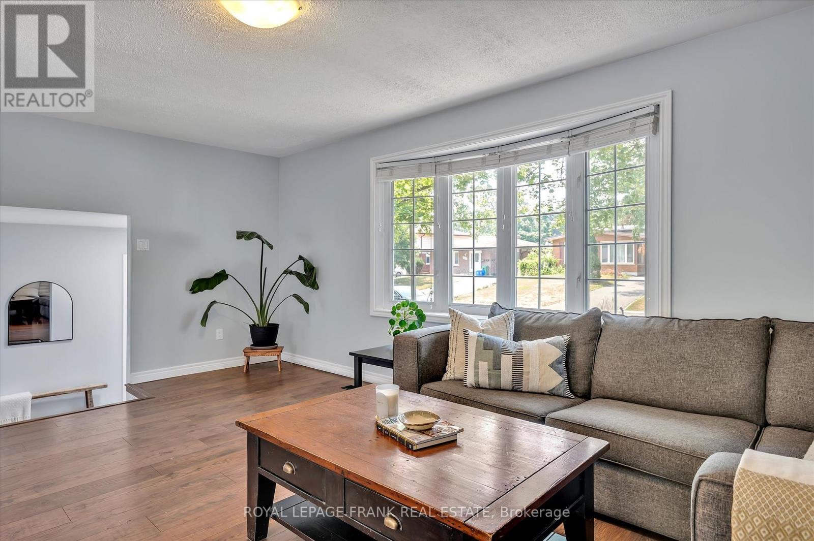1296 Cartier Boulevard, Peterborough (Northcrest), Ontario  K9H 6S1 - Photo 9 - X12286254