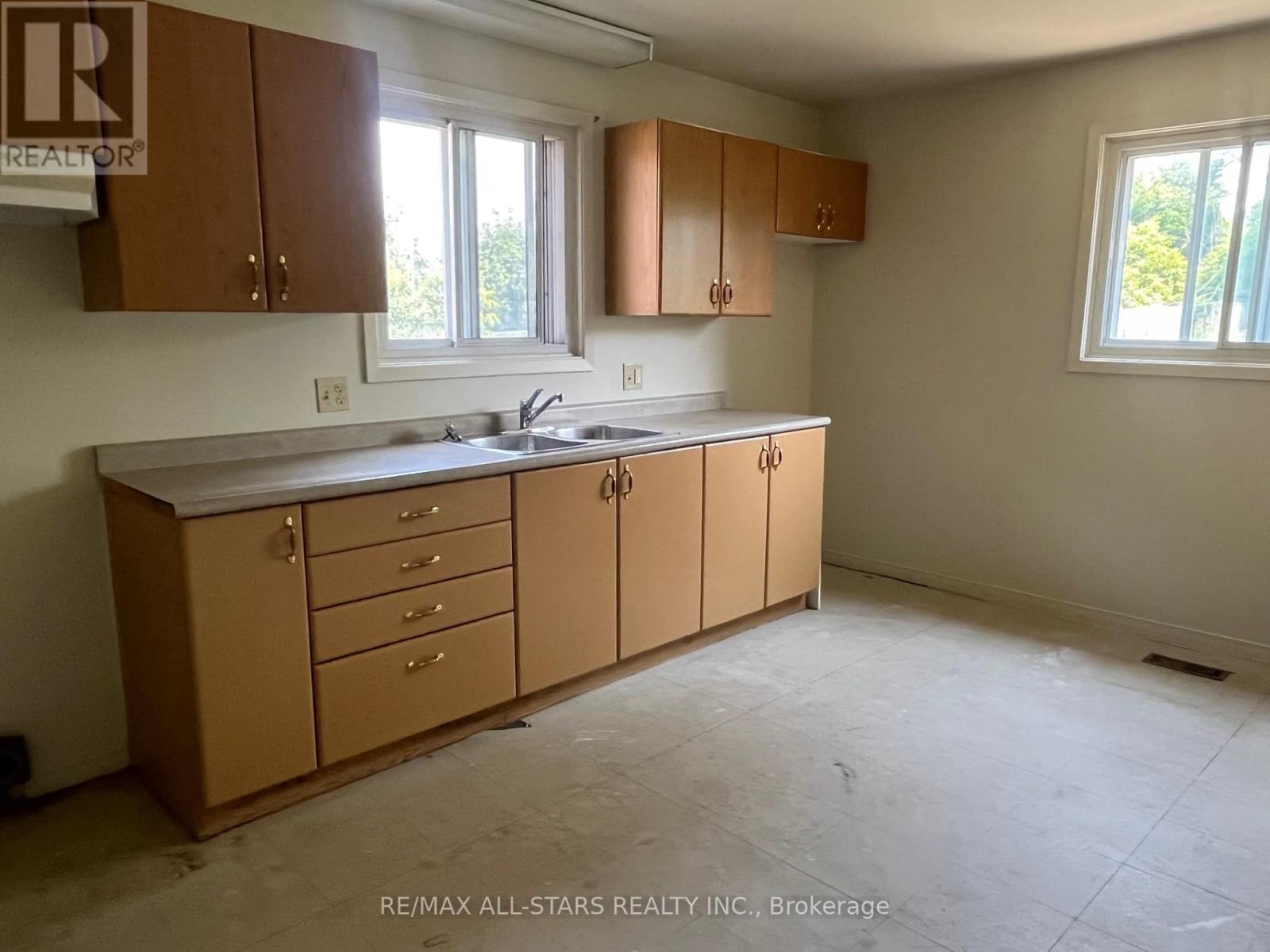 53 Maryknoll Avenue, Kawartha Lakes (Lindsay), Ontario  K9V 1A7 - Photo 10 - X12286282