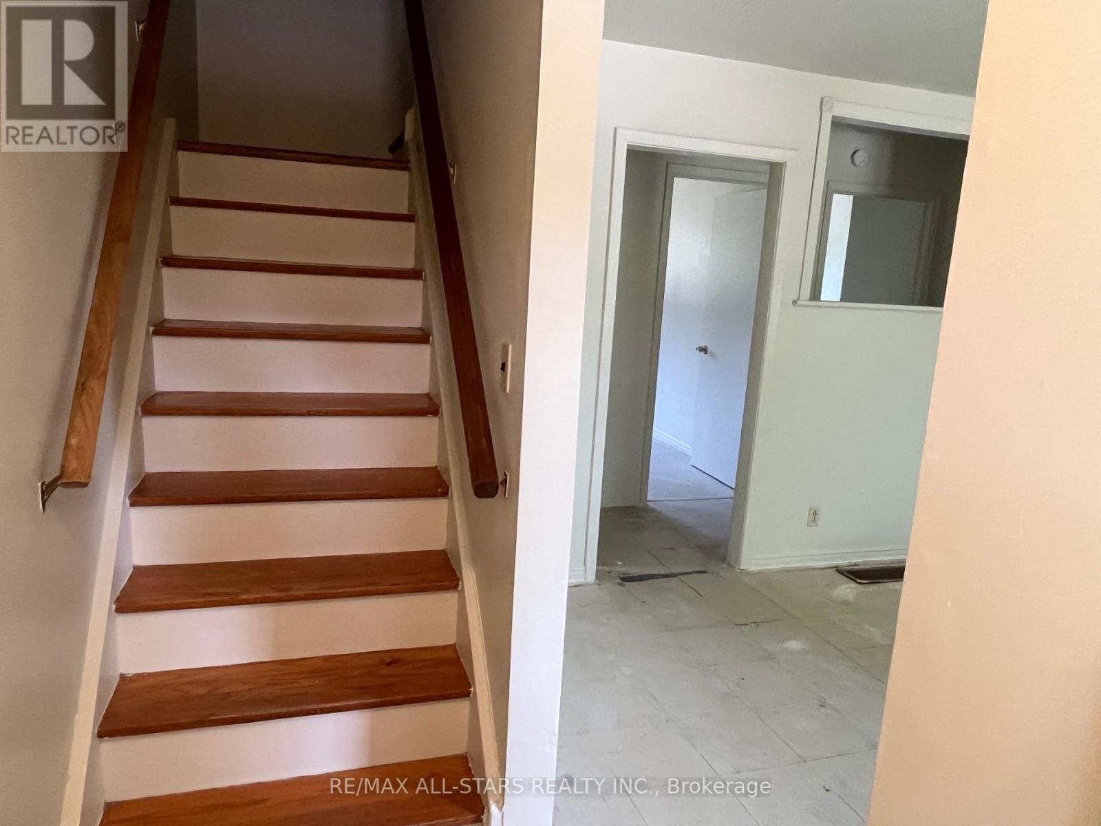 53 Maryknoll Avenue, Kawartha Lakes (Lindsay), Ontario  K9V 1A7 - Photo 12 - X12286282