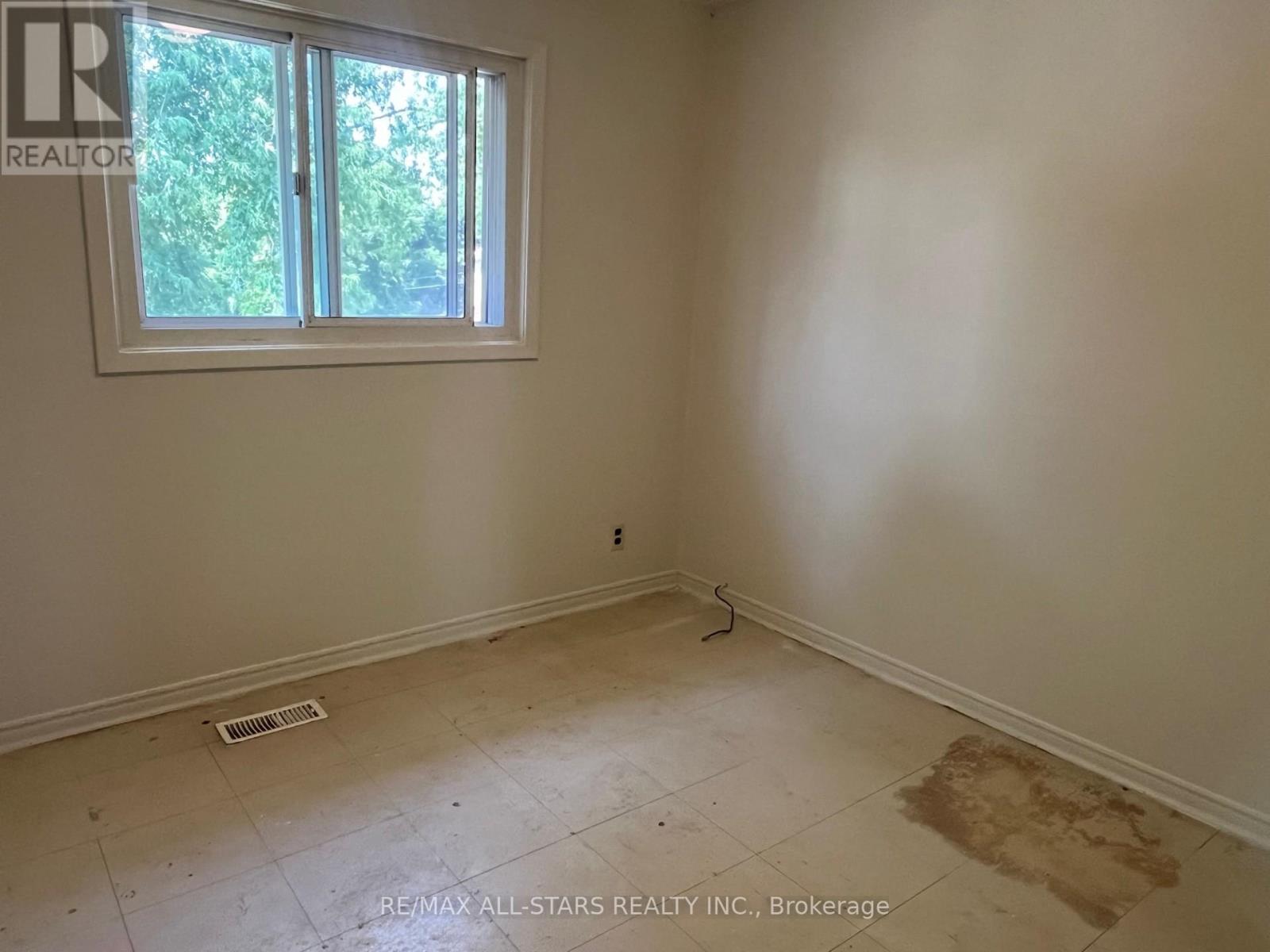 53 Maryknoll Avenue, Kawartha Lakes (Lindsay), Ontario  K9V 1A7 - Photo 14 - X12286282