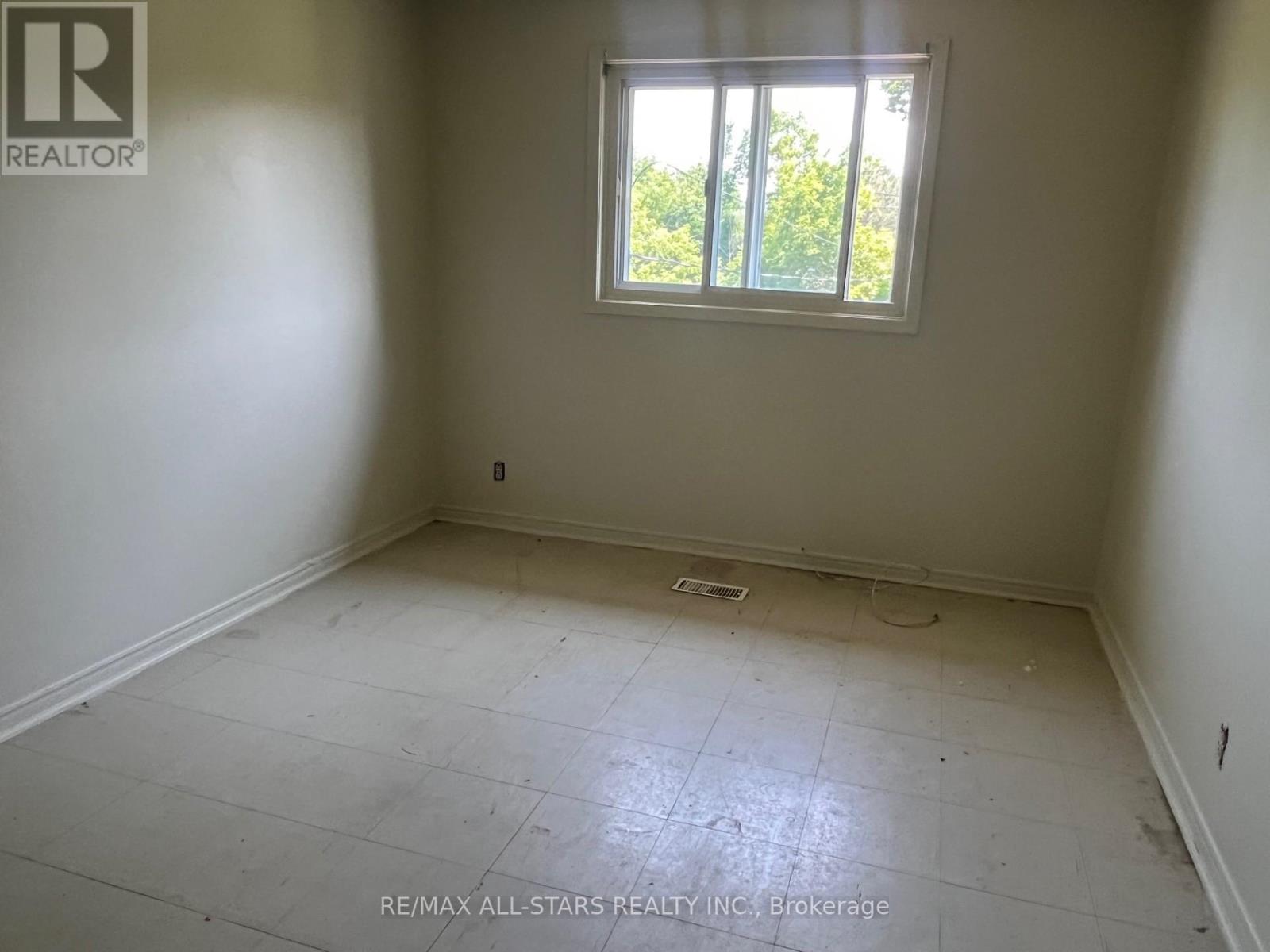 53 Maryknoll Avenue, Kawartha Lakes (Lindsay), Ontario  K9V 1A7 - Photo 15 - X12286282