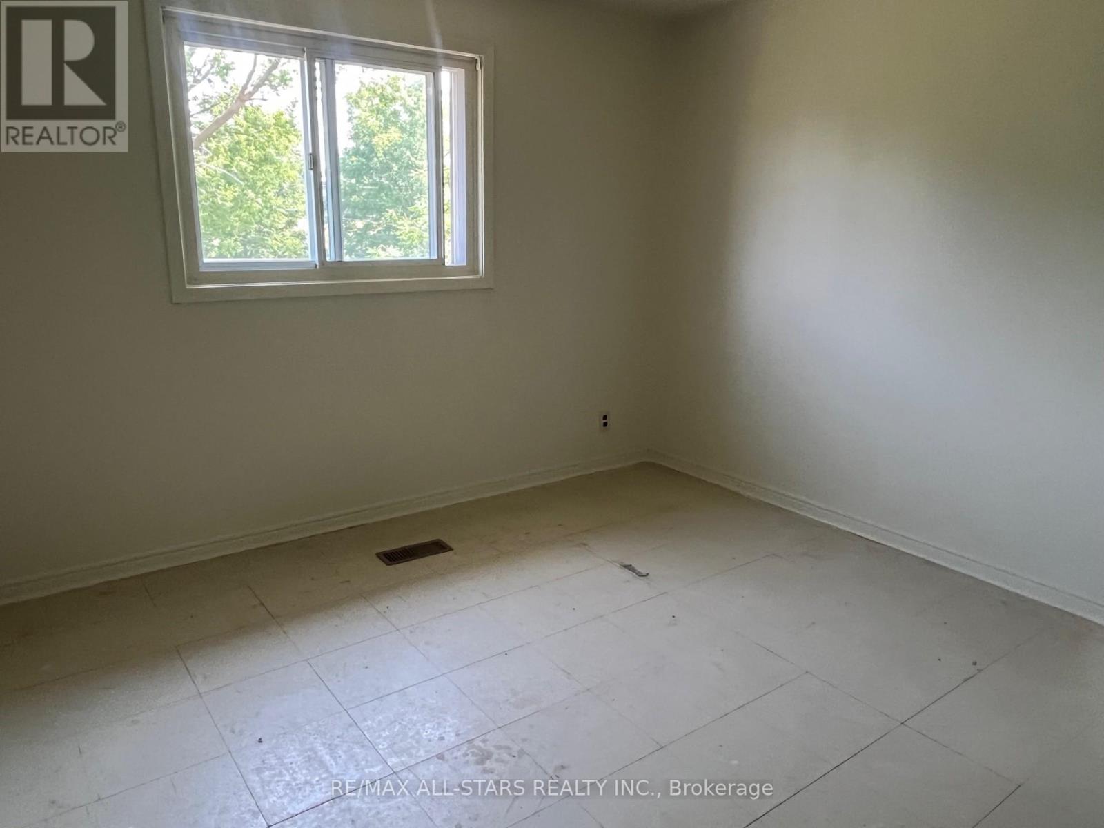 53 Maryknoll Avenue, Kawartha Lakes (Lindsay), Ontario  K9V 1A7 - Photo 16 - X12286282