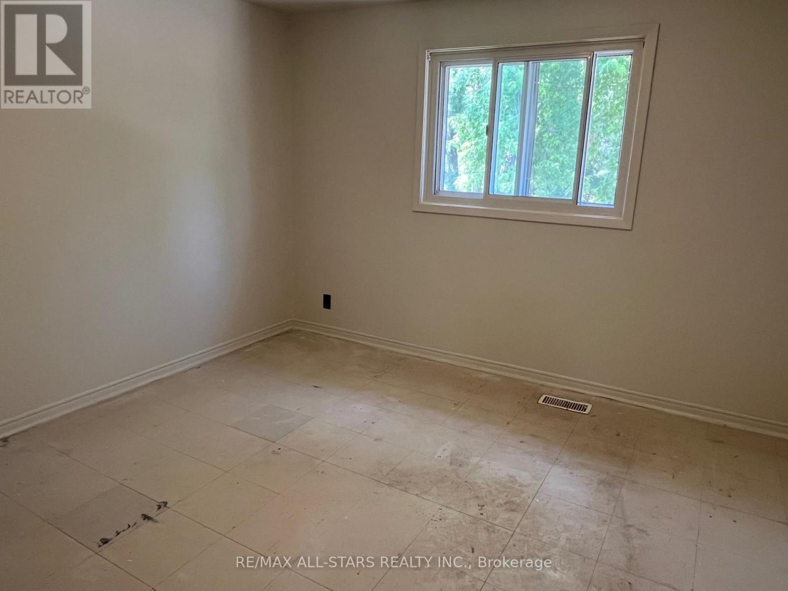 53 Maryknoll Avenue, Kawartha Lakes (Lindsay), Ontario  K9V 1A7 - Photo 18 - X12286282