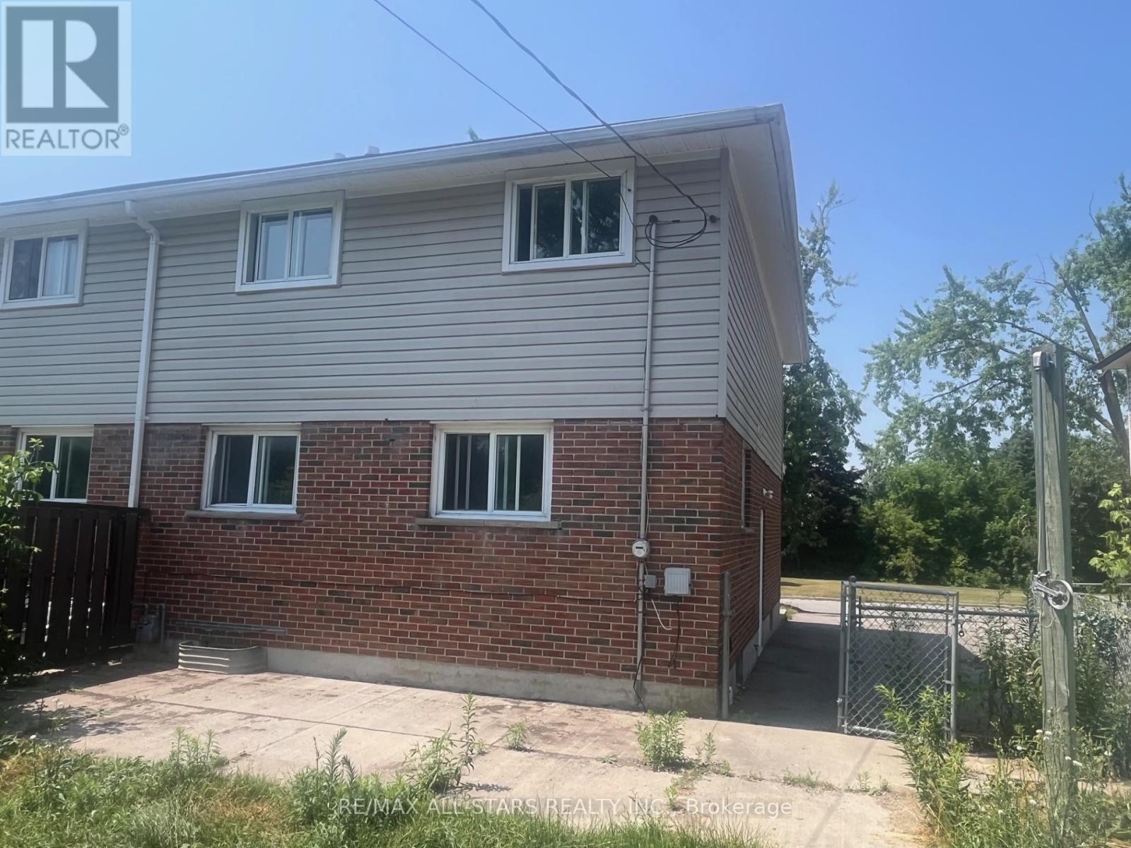 53 Maryknoll Avenue, Kawartha Lakes (Lindsay), Ontario  K9V 1A7 - Photo 4 - X12286282