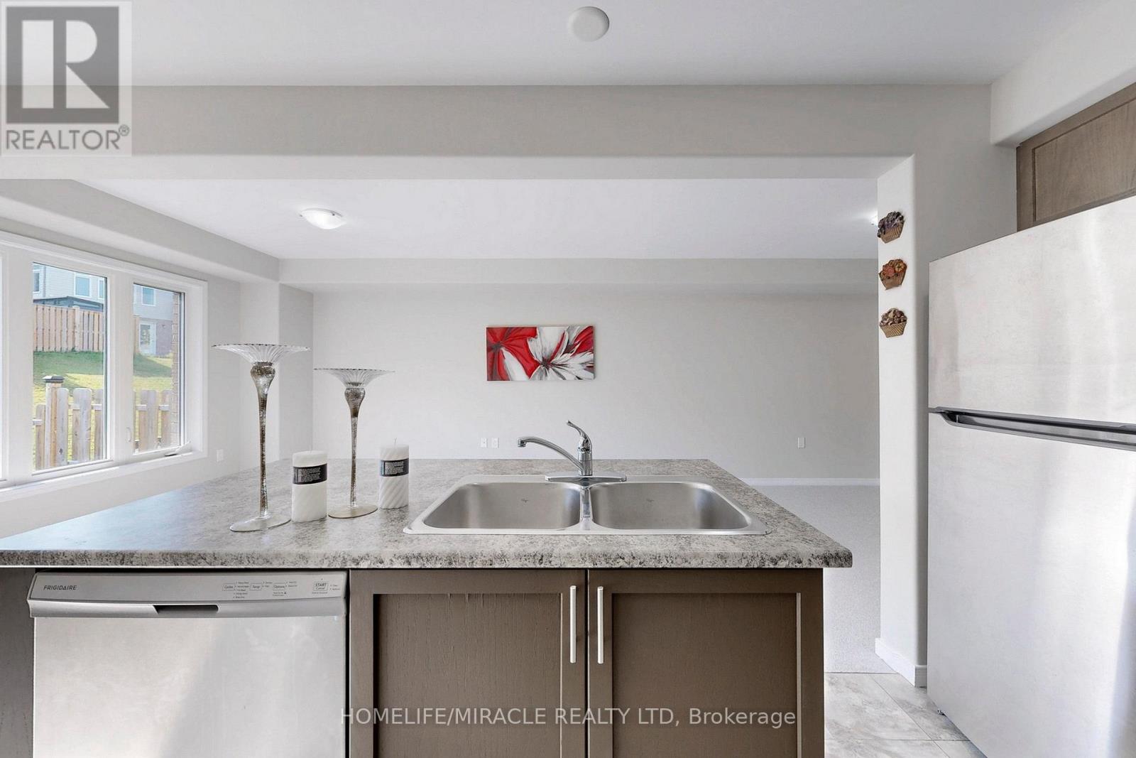 1611 Hetherington Drive, Peterborough North (University Heights), Ontario  K9L 0G6 - Photo 12 - X12286202