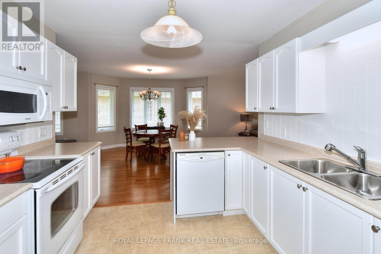 7 Village Crescent, Peterborough West (South), Ontario  K9J 8S7 - Photo 10 - X12286345