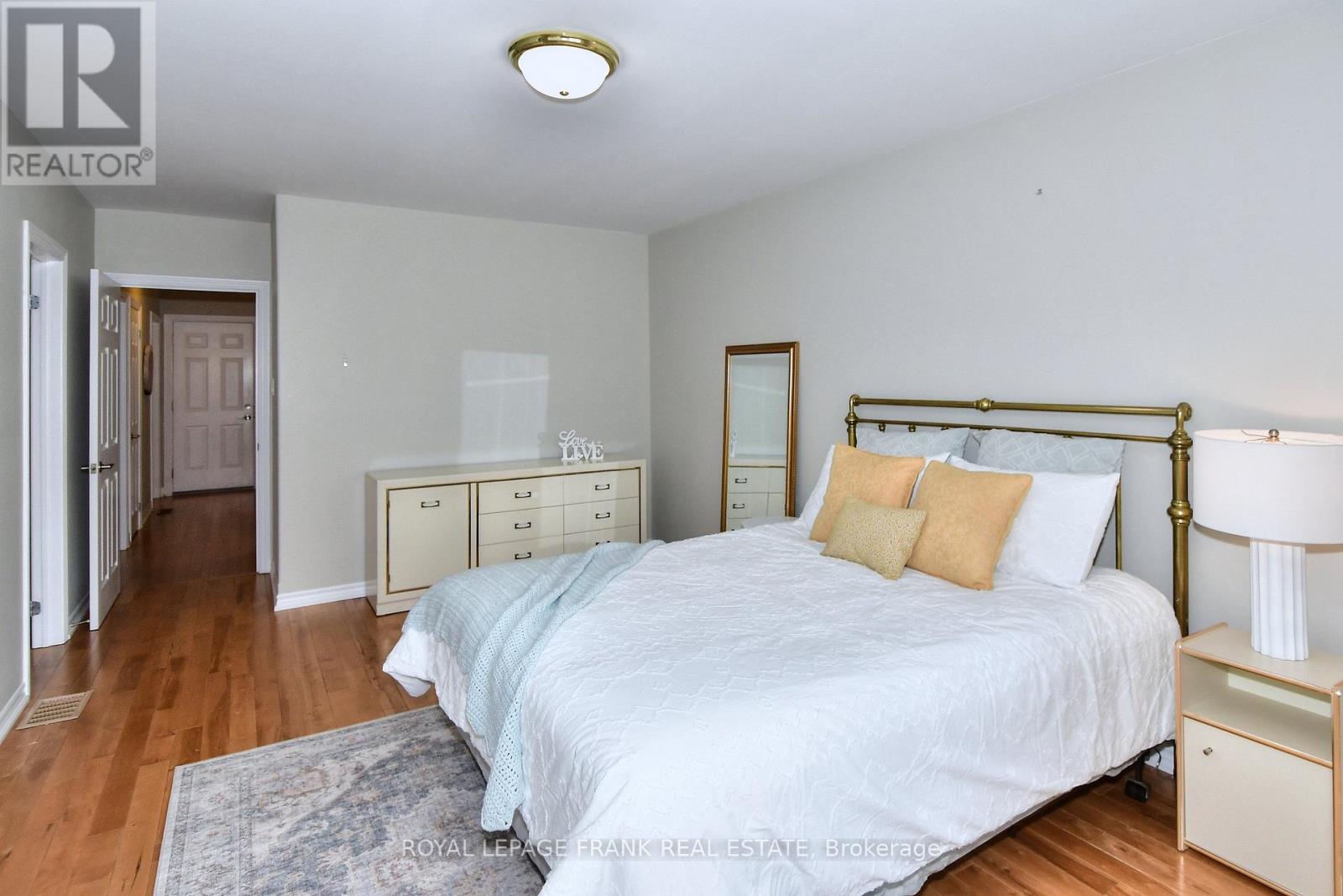 7 Village Crescent, Peterborough West (South), Ontario  K9J 8S7 - Photo 12 - X12286345