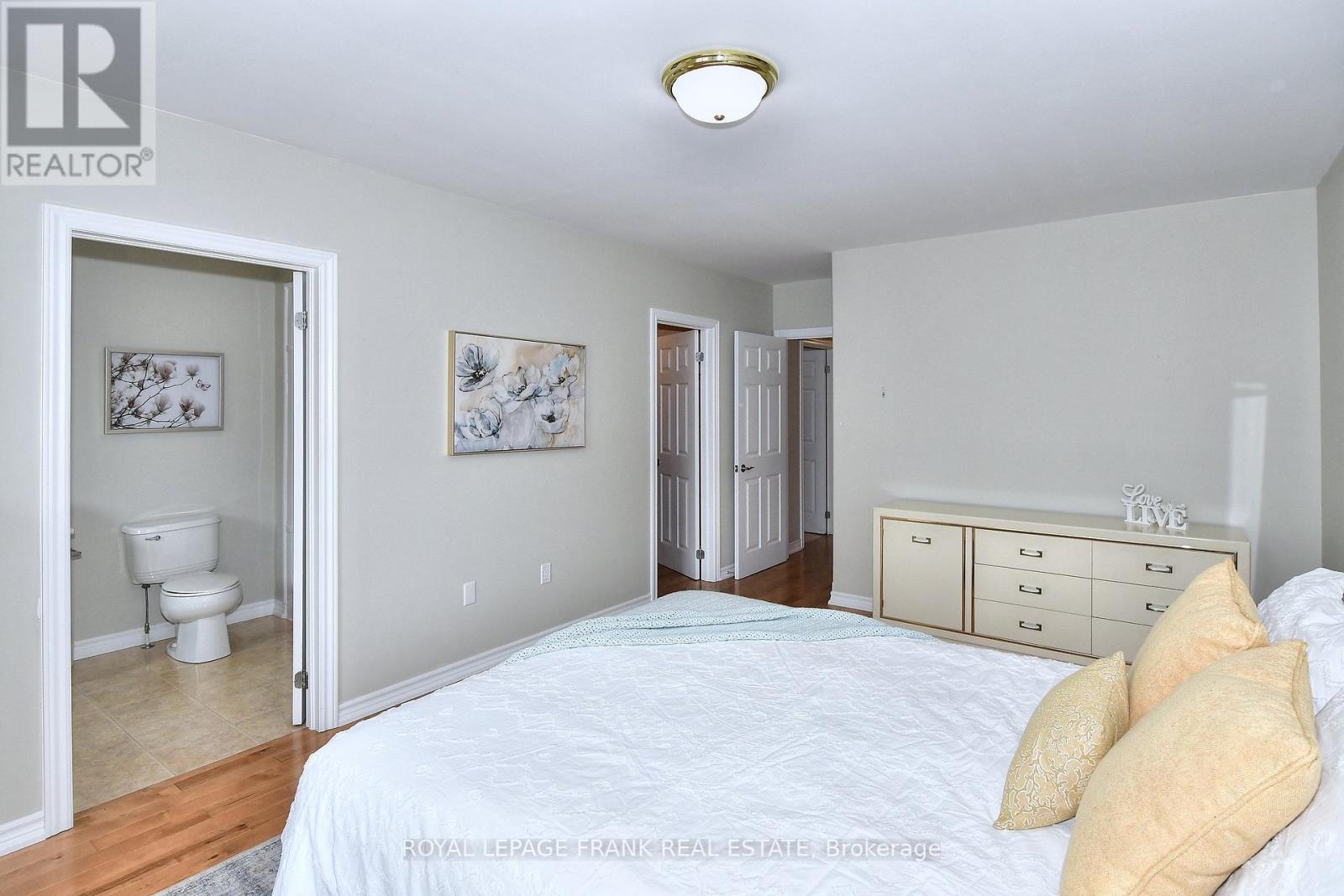 7 Village Crescent, Peterborough West (South), Ontario  K9J 8S7 - Photo 13 - X12286345