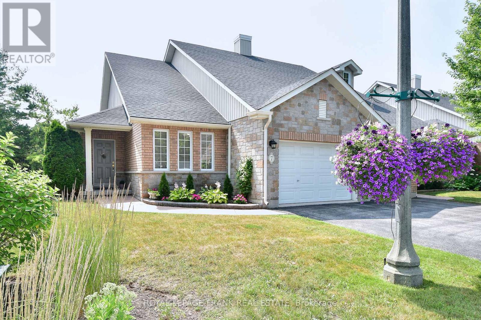 7 Village Crescent, Peterborough West (South), Ontario  K9J 8S7 - Photo 42 - X12286345