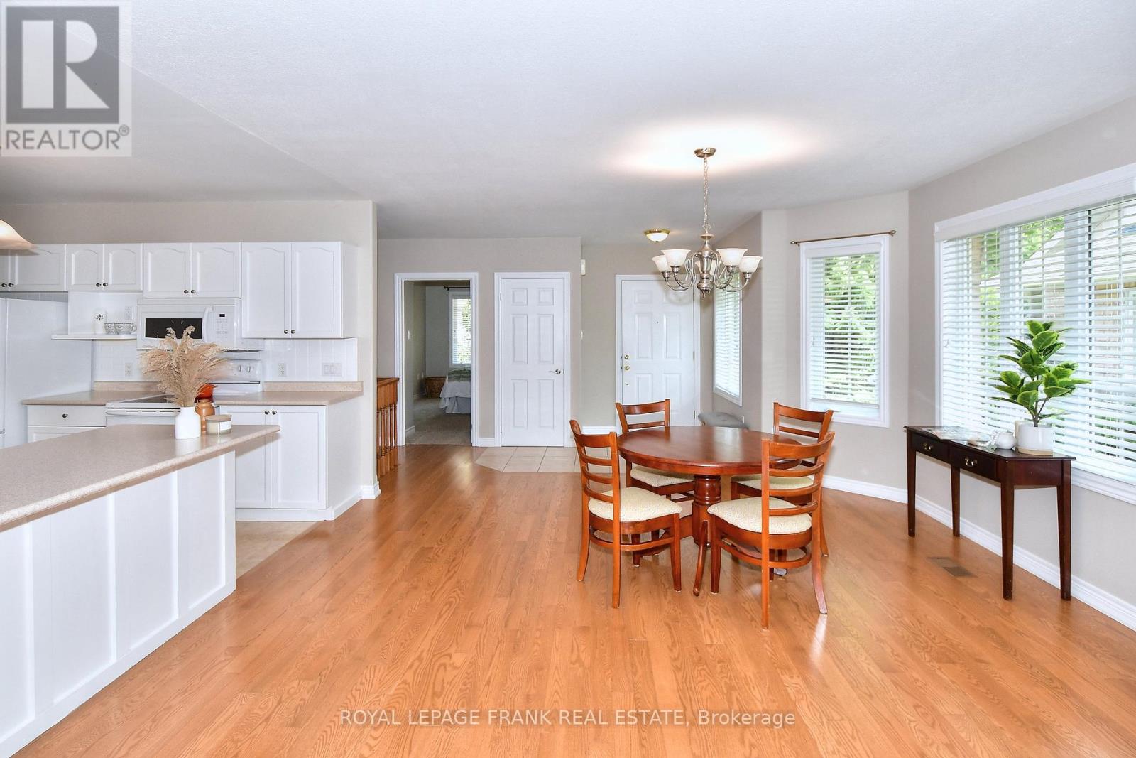 7 Village Crescent, Peterborough West (South), Ontario  K9J 8S7 - Photo 6 - X12286345