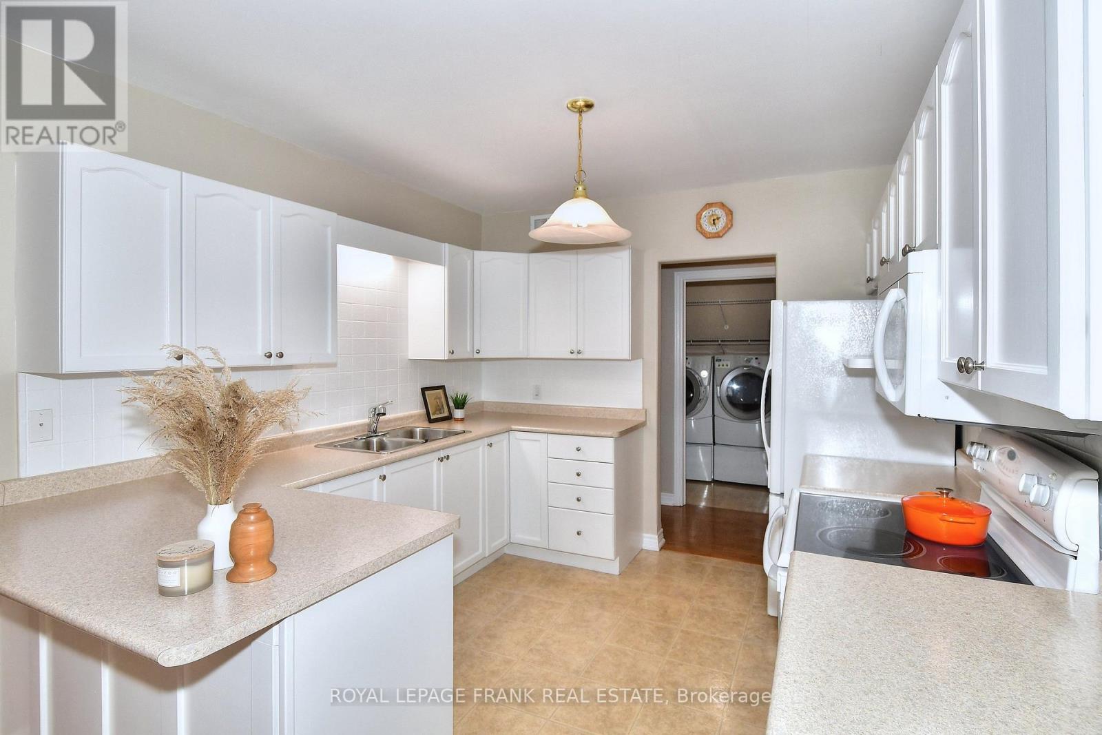 7 Village Crescent, Peterborough West (South), Ontario  K9J 8S7 - Photo 7 - X12286345