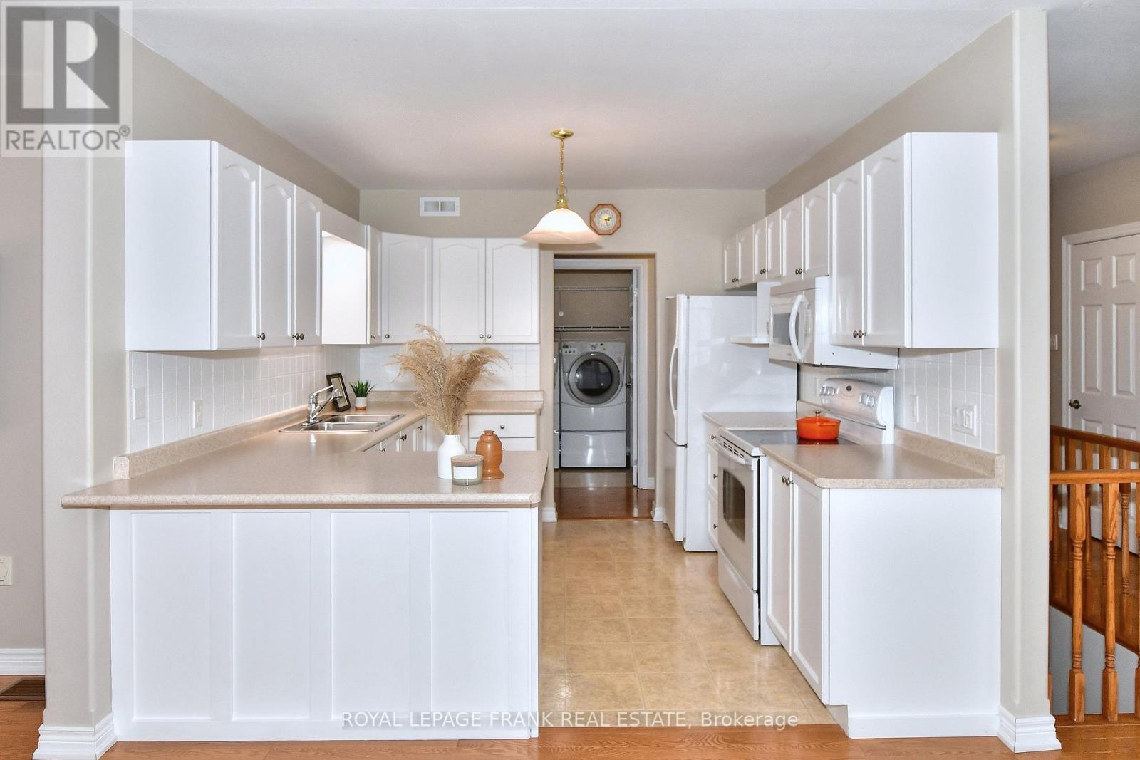 7 Village Crescent, Peterborough West (South), Ontario  K9J 8S7 - Photo 8 - X12286345