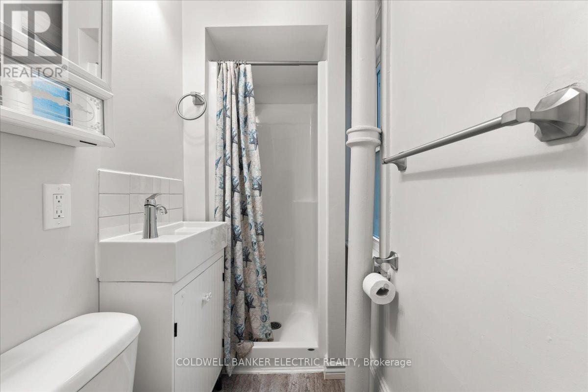 544 Chamberlain Street, Peterborough Central (South), Ontario  K9J 4L5 - Photo 19 - X12286755