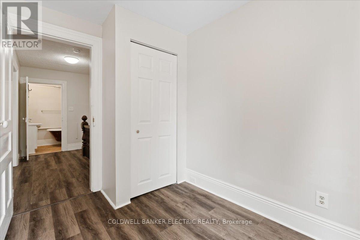 544 Chamberlain Street, Peterborough Central (South), Ontario  K9J 4L5 - Photo 27 - X12286755