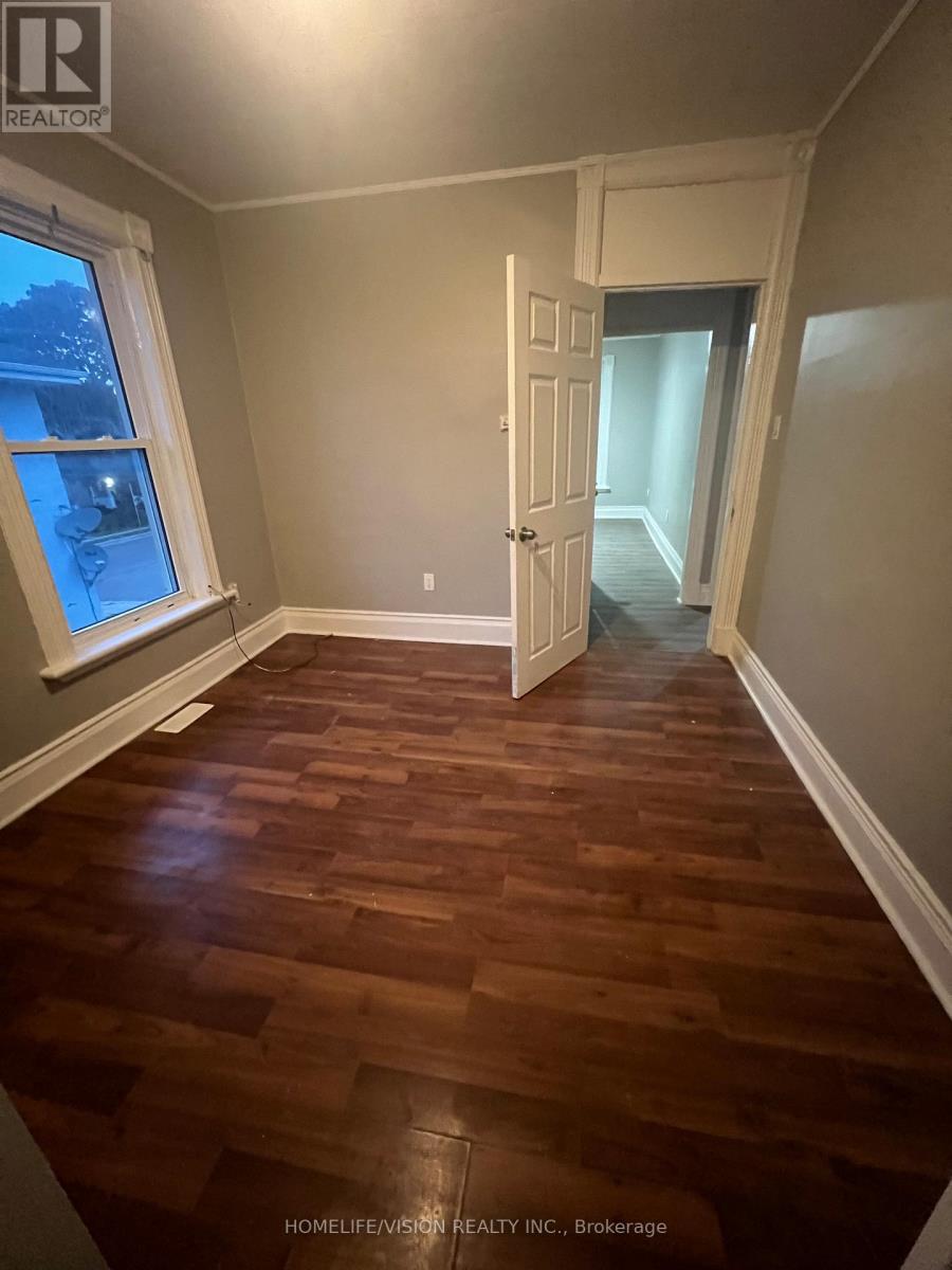 Upper - 157 Rutherford Avenue, Peterborough Central (South), Ontario  K9J 5C8 - Photo 10 - X12287398