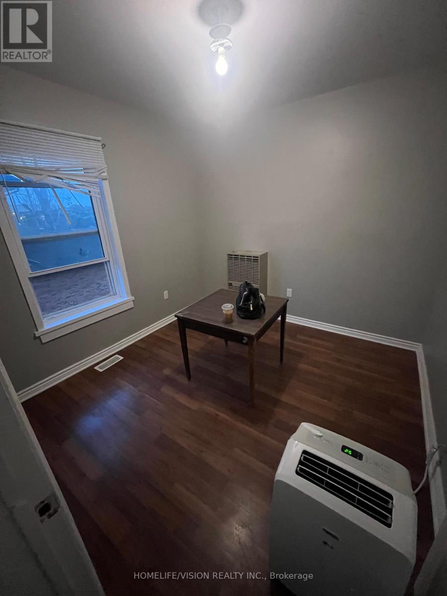 Upper - 157 Rutherford Avenue, Peterborough Central (South), Ontario  K9J 5C8 - Photo 12 - X12287398