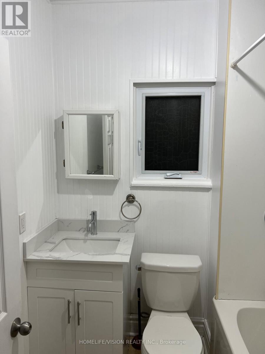 Upper - 157 Rutherford Avenue, Peterborough Central (South), Ontario  K9J 5C8 - Photo 6 - X12287398