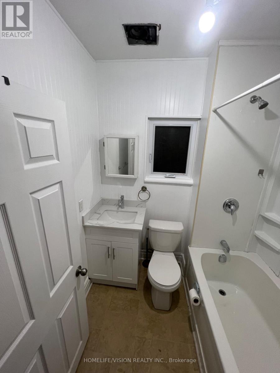 Upper - 157 Rutherford Avenue, Peterborough Central (South), Ontario  K9J 5C8 - Photo 7 - X12287398