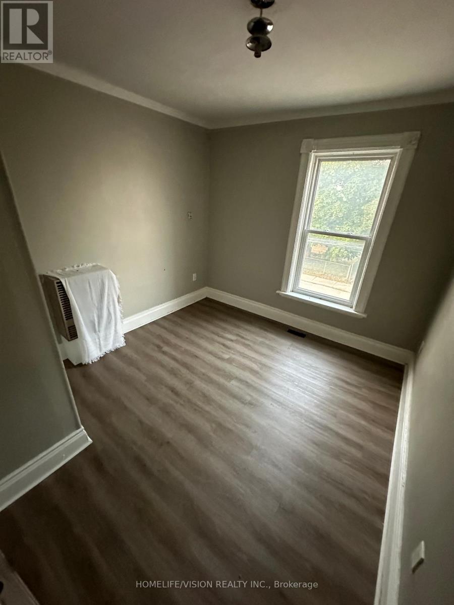 Upper - 157 Rutherford Avenue, Peterborough Central (South), Ontario  K9J 5C8 - Photo 8 - X12287398